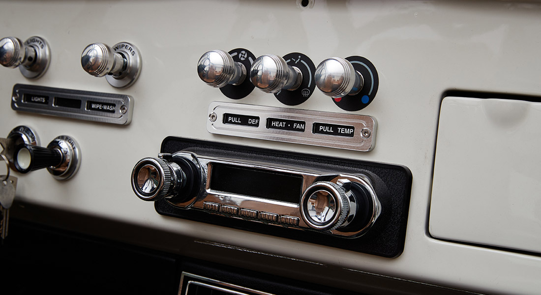 1973 Classic Ford Broncos Coyote Series in Boxwood Green with Whiskey Interior with family roll cage muirfield