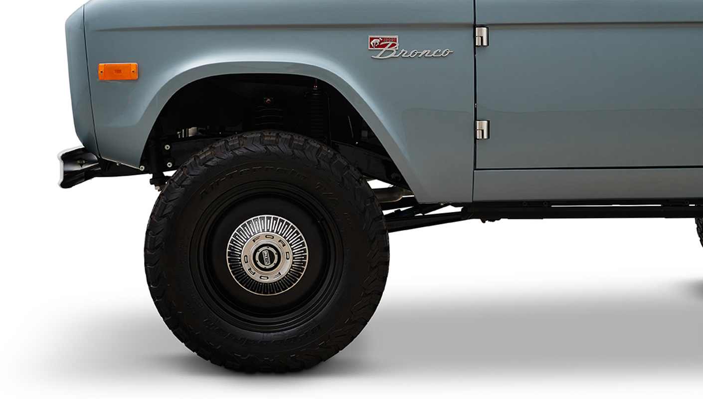 Ford Bronco 1968 Winchester Gray 302 Series with White Soft Top Wheel