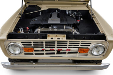 Ford Bronco 1975 Quicksand Coyote Series with Custom Leather Tartan Interior