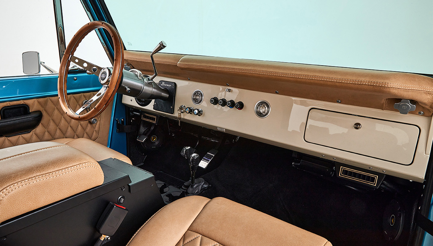 Ford Bronco 1974 Ocean Blue with Tan Soft Top Classic Dash