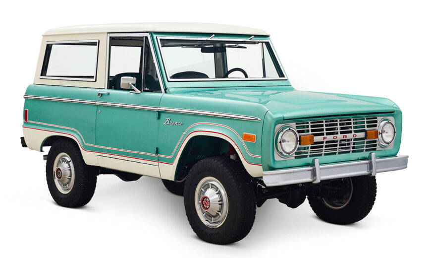 Ford Bronco 1977 Light Jade 302 v8 with Wimbledon White Hard Top