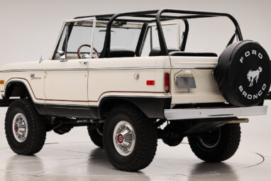 1971 Ford Bronco in Harvest Moon with Family Roll Cage and Factory Houndstooth Interior