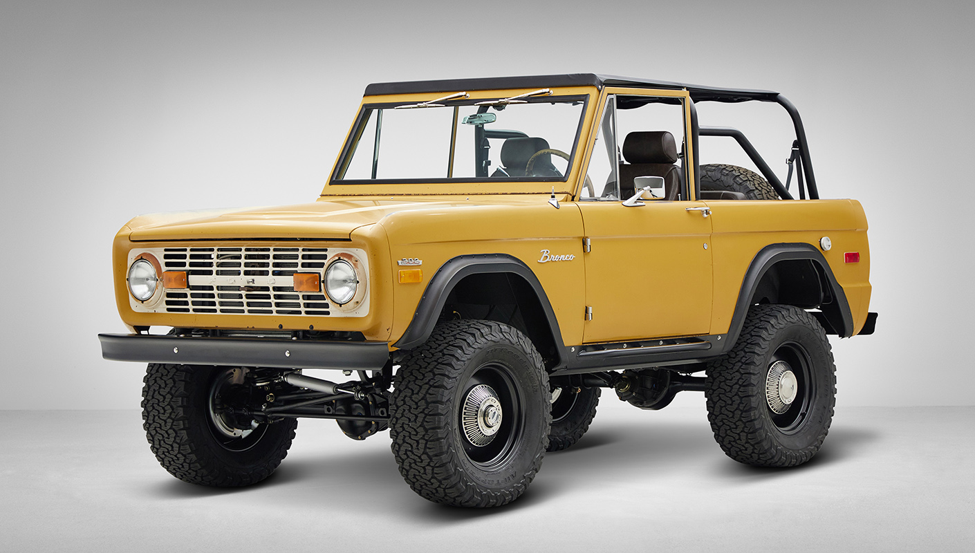 1966-Classic-Ford-Bronco-Goldenrod-302-Series-Driver-front-3:4-4232