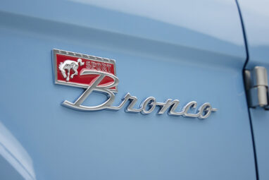 1967-Ford_Bronco-Frozen-Blue-302-Series-emblem