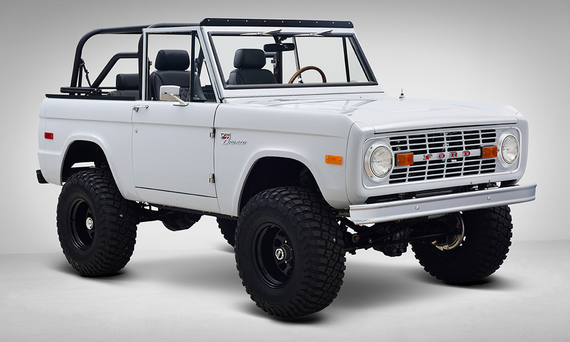 The Breakers Classic Ford Broncos 302 Series in Simply White over Black