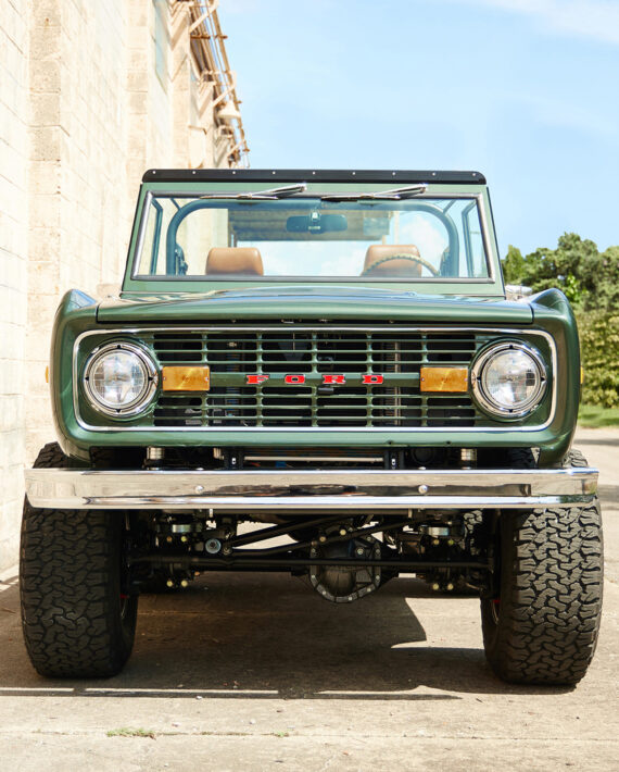 classic-ford-bronco-1973-highland-green-coyote-series-spec